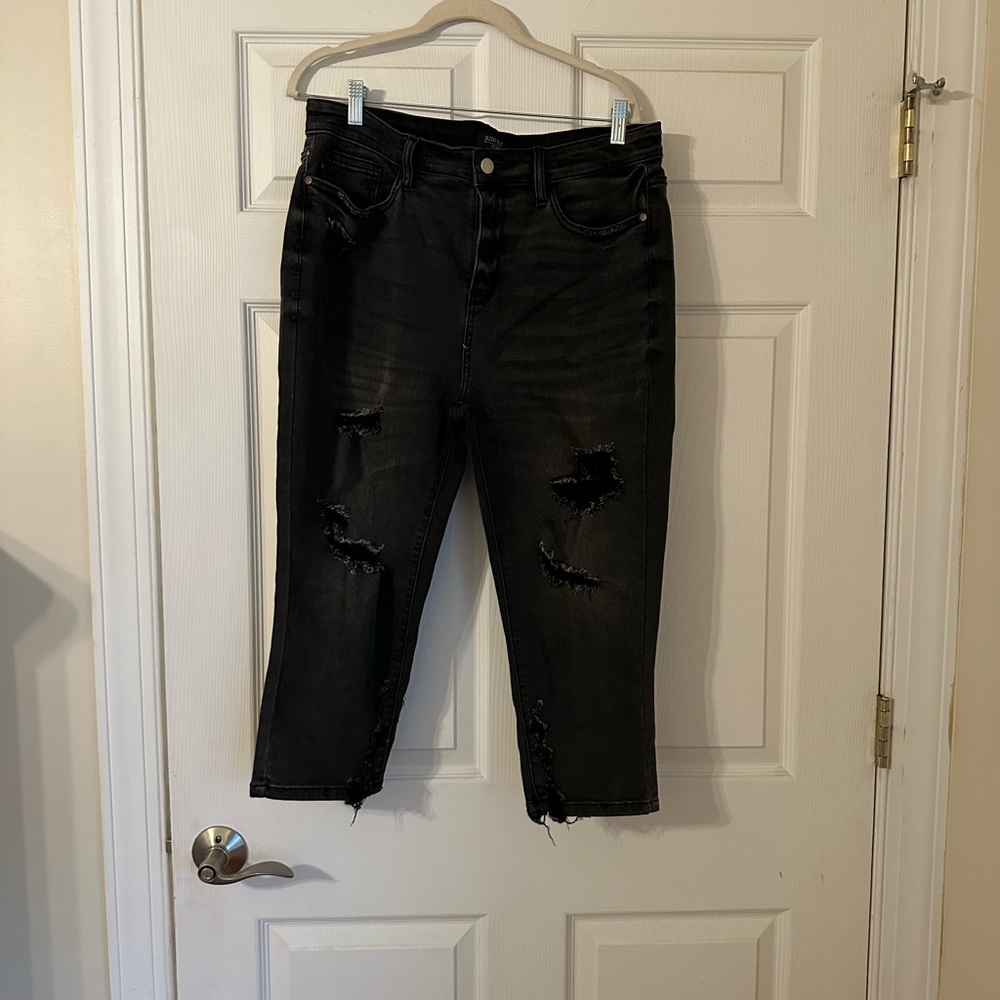 Like New Judy Blue Skinny Fit Capri pants